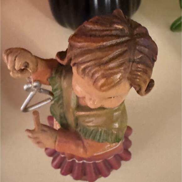 VTG ANRI TINY SOUNDS Wood Carved Girl Playing Triangle by Ferrandiz Italy - Picture 5 of 9